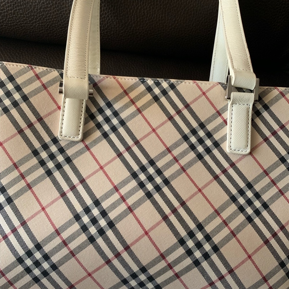 Burberry two side pocket shoulder bag - Picture 3 of 8